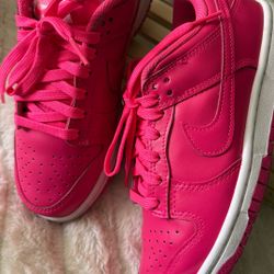 Women’s Nike Dunk Low Size 6