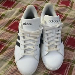 Adidas Sneakers
