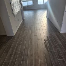 10cajas de tile 6x36: 150 pies color gris y 5 bolsas de pegamento para tile $100 por todo