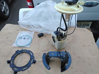 Nice 2017 Ford F-350 Complete Fuel Pump With Level Indicator, O- Ring Locking Ring & Cover OEM. 