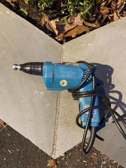 Makita corded drywall screwdriver 6820V -5.2amp