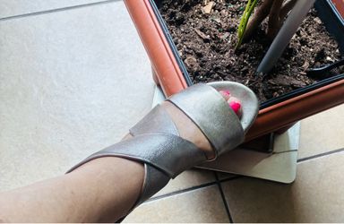Very Good Sz 7 Pewter Bussola Sandals  Ony $15 🍀