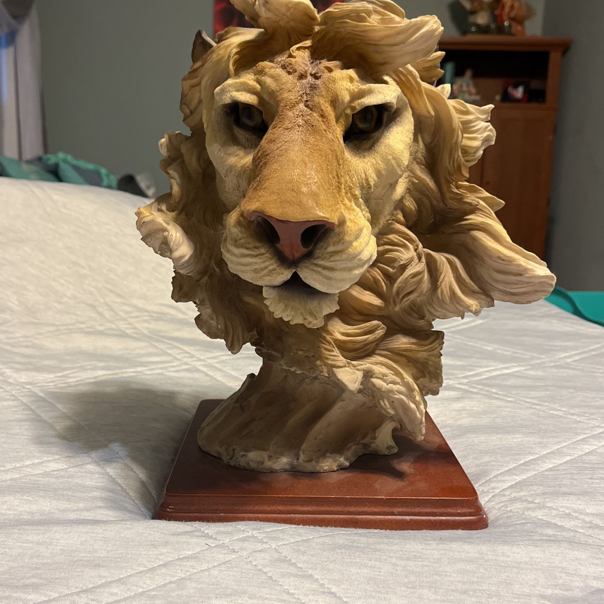 Lion Head Statue 