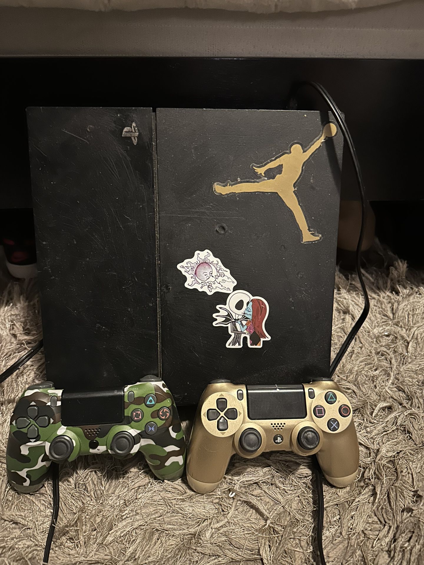 PS4 With 2 Controllers +games 