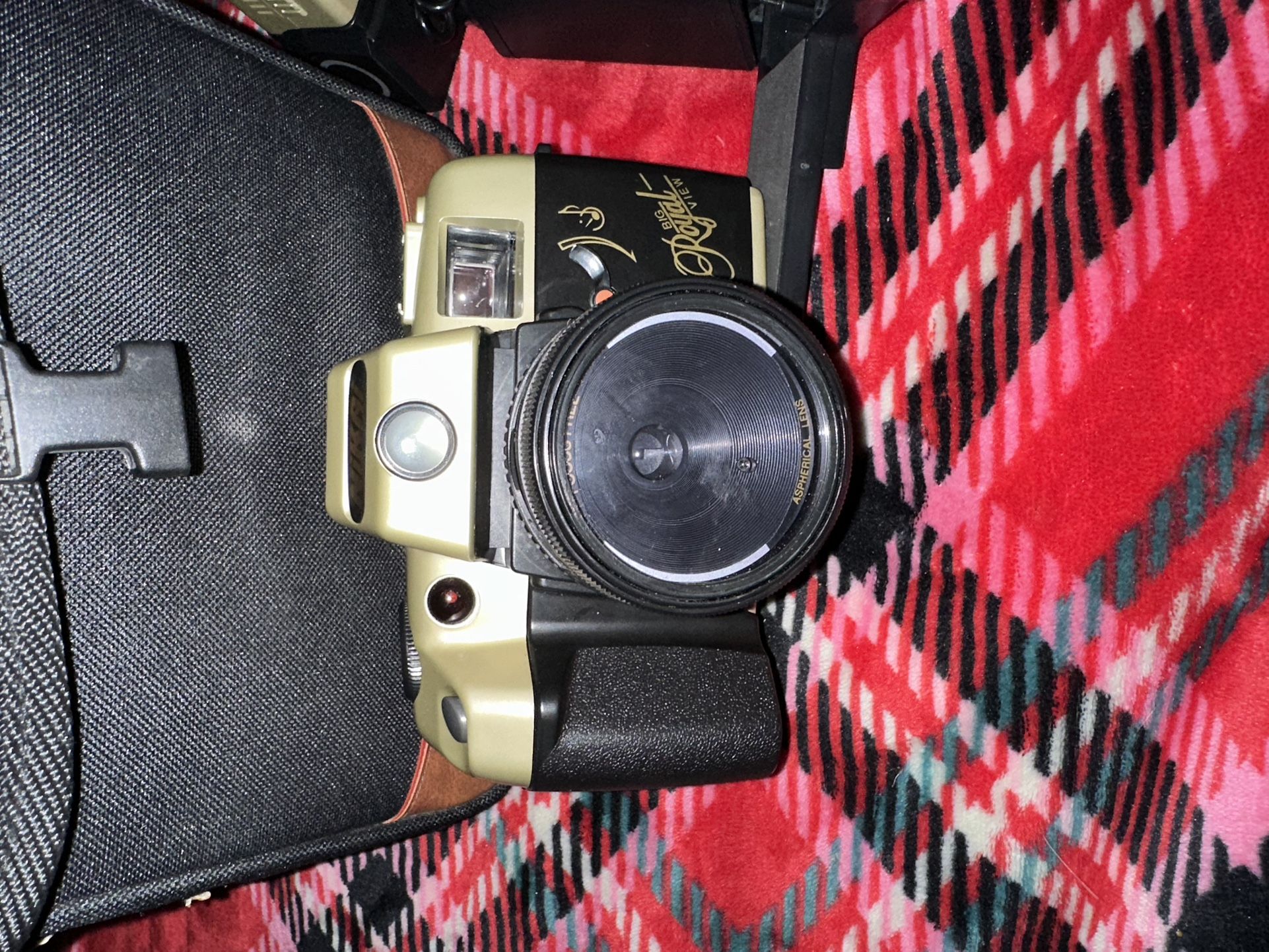 1(contact info removed)Kodak Instamatic 350 35mm film camera with 38-105mm lens with bag cameras
