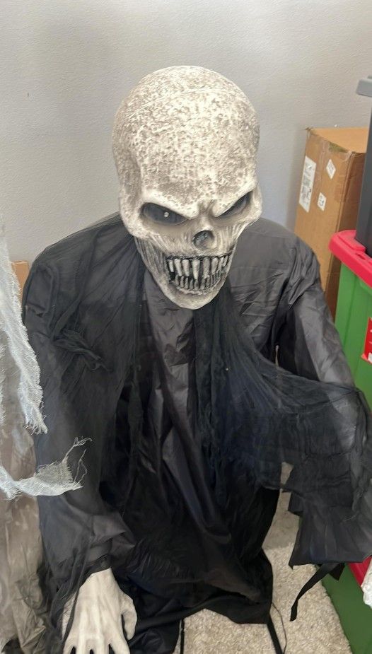 Mr. Dark Spirit Halloween Animatronic