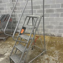 Reach Stand 100$