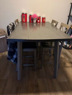 Grey table seat for 4