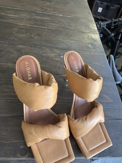 ALOHA’S Leather Padded Heels – Like New 🔥 Must Go