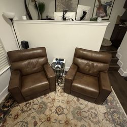 🔥 URGENT MOVING SALE – Leather Electric Recliners (Pair!) 🔥