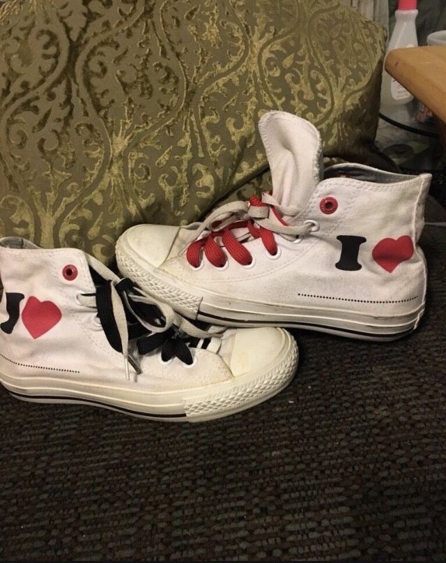 Converse , Valentines Day shoes .