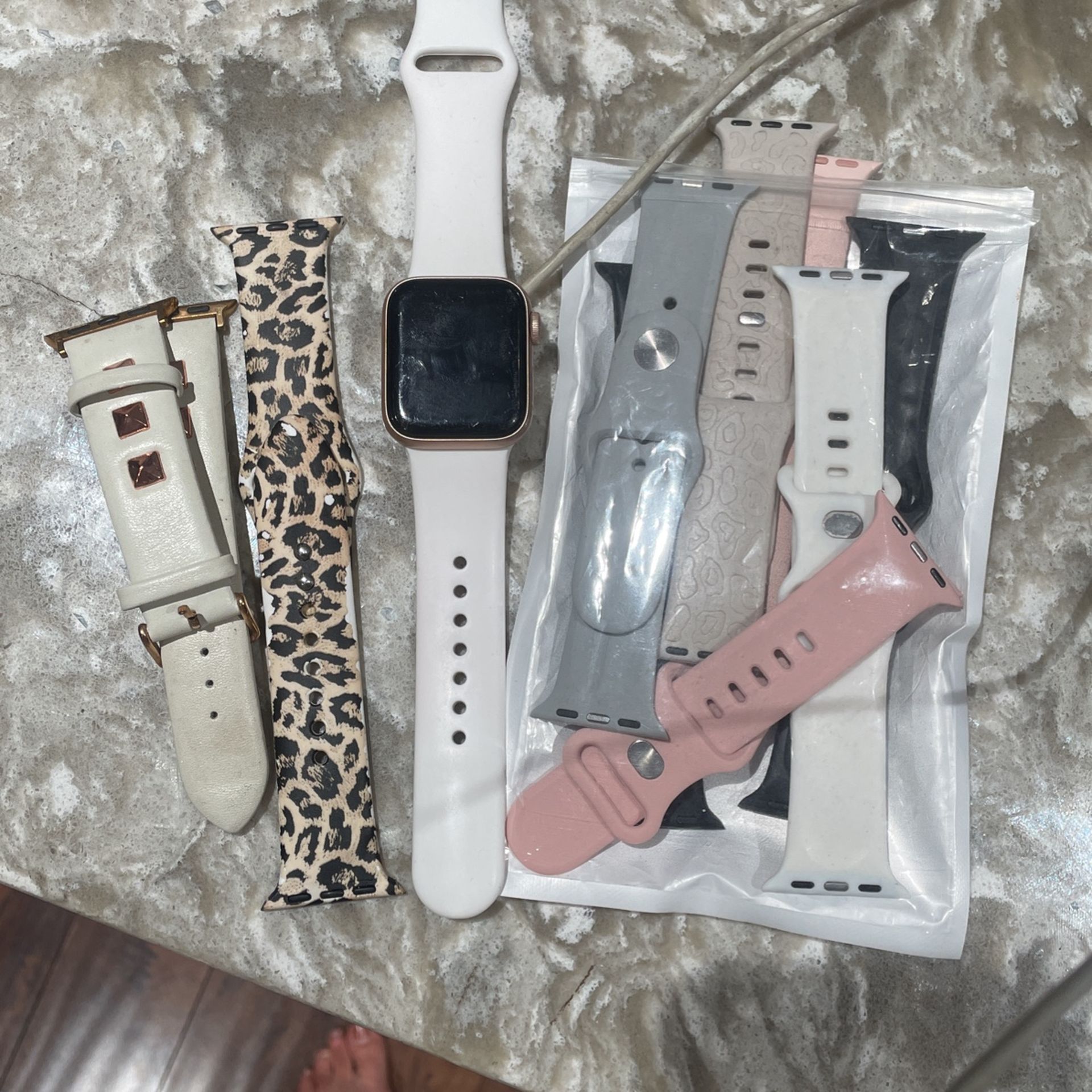 Apple Watch SE Rose gold + 10 Wrist Bands