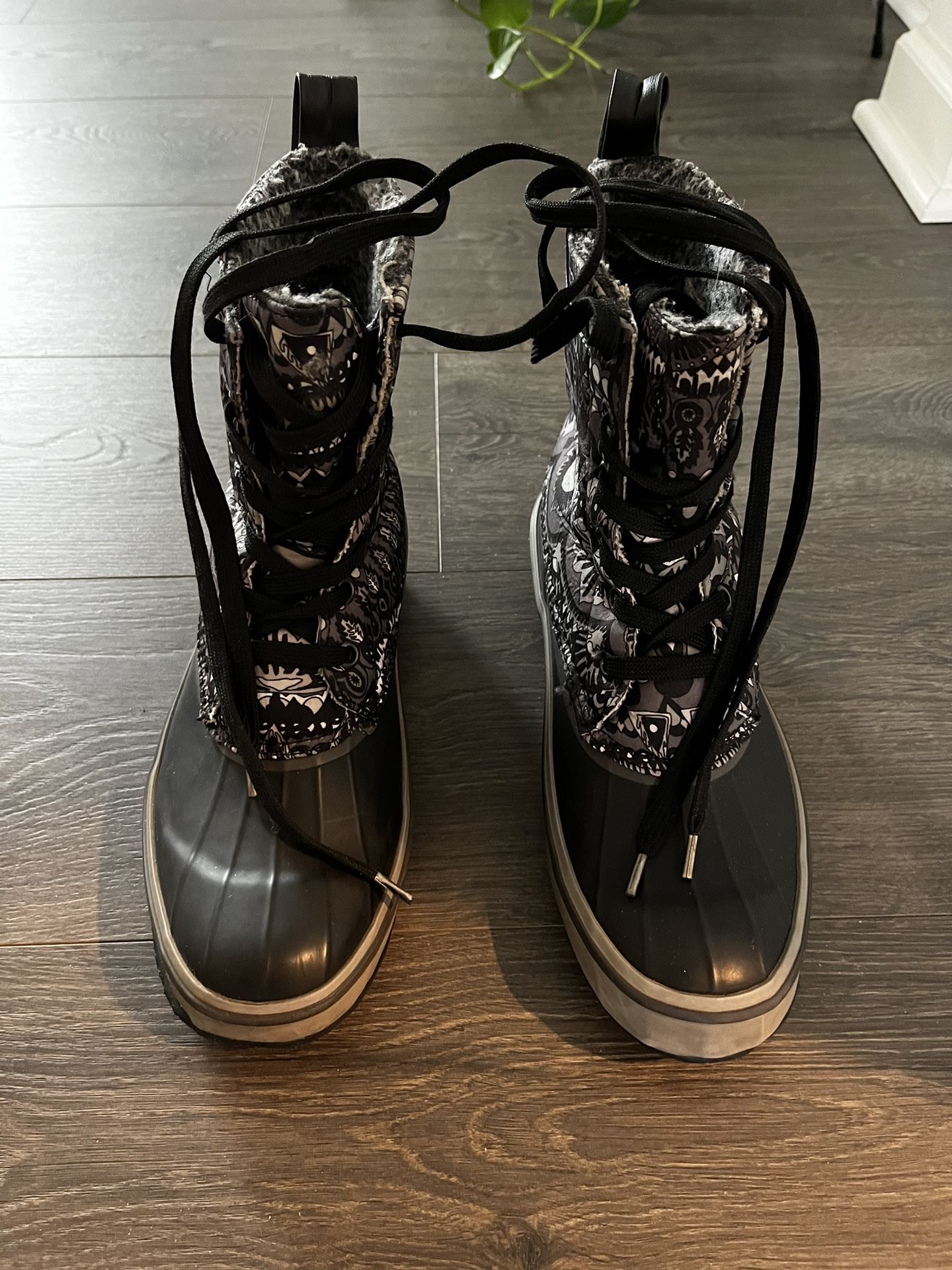 Women’s Insulated Rain Boots-size 10