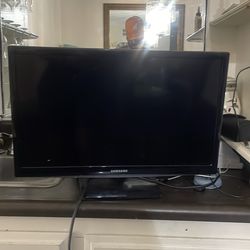 Samsung 24” LED TV (HDMI, Compact Size, Works Great)