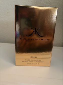 Kim Kardashian / Gold
