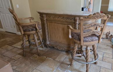 Bar with matching Stools 250 OBO