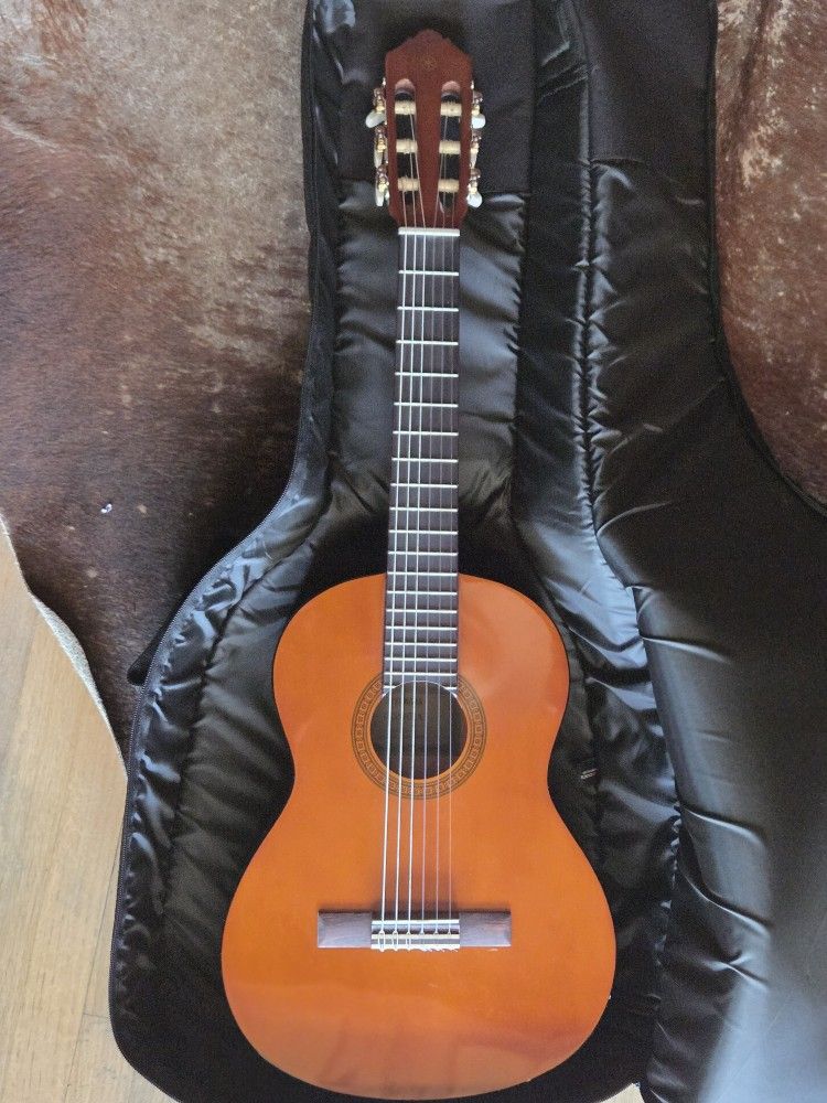 Yamaha CGS102A Half-Size Classical Guitar With Gator Case