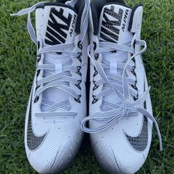 Nearly Brand New Nike Mens Alpha Pro 2 Football “ Soccer “ White Metallic