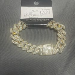 New Bracelet With Stons 