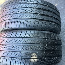 Tengo un par de llantas, son muy buenas condiciones, marca Bridgeston runflat  285 45 R20 instalación y balanceo por el mismo precio 