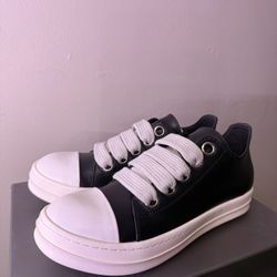 Rick Owens Porterville Jumbo Laces Low Top Sneakers. BLACK/CREAM MEN SIZE 10/43