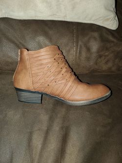 Size 5 Short Boots.