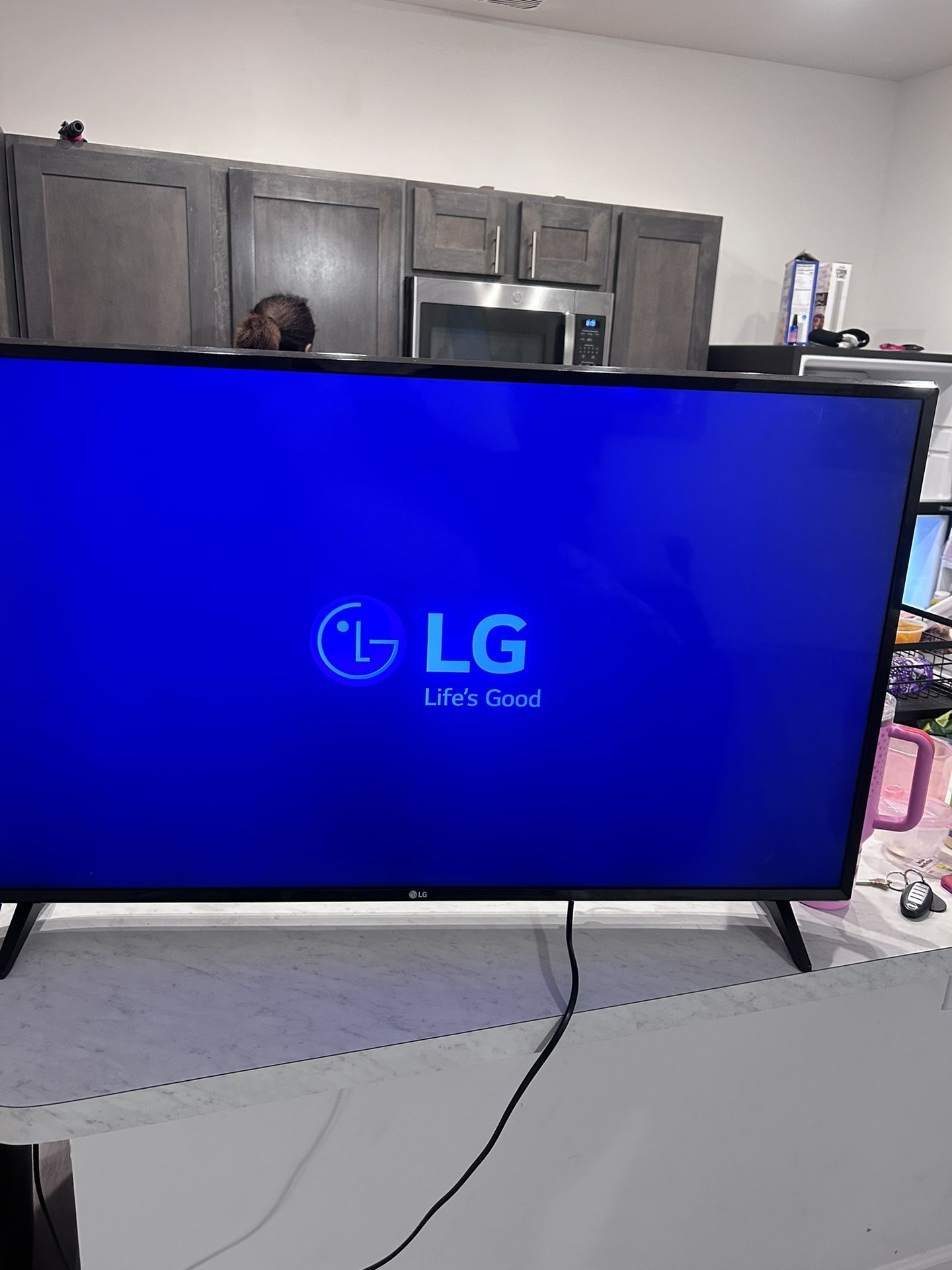 38’ LG TV