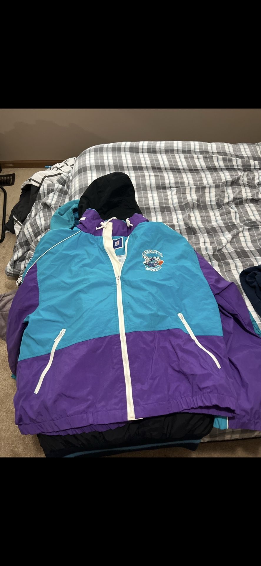 Charolette Hornets WindBreaker Size Large 