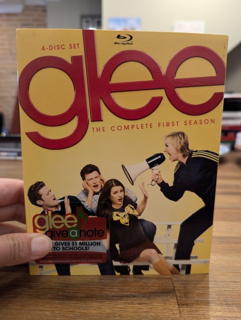 Glee: The Complete First Season Exclusive (Blu-ray Disc DVD, 2010, 4-Disc Set)