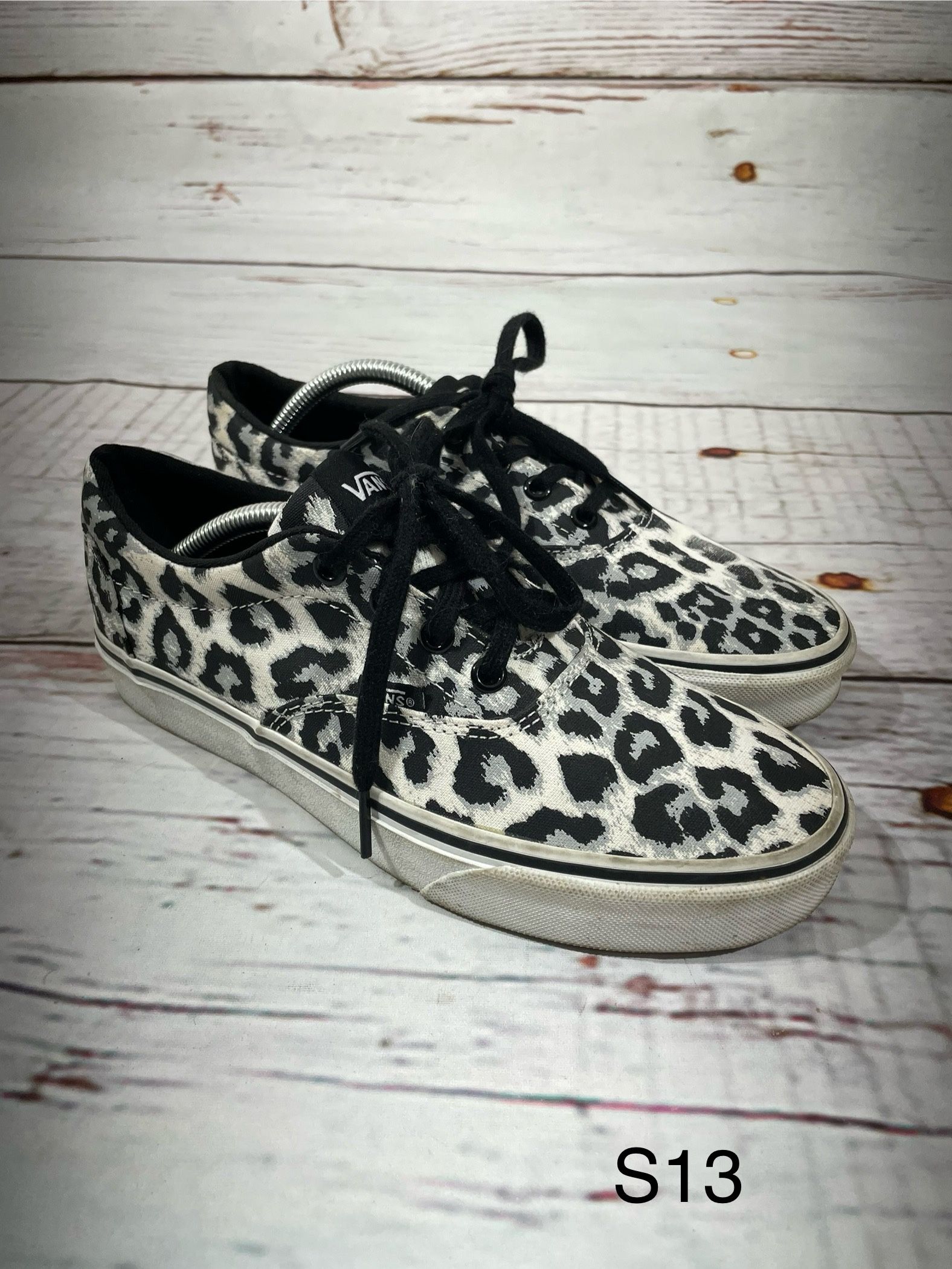 Vans Leopard Print Woman’s Size7 .5 Sneaker Black white Tennis Shoe Skateboard