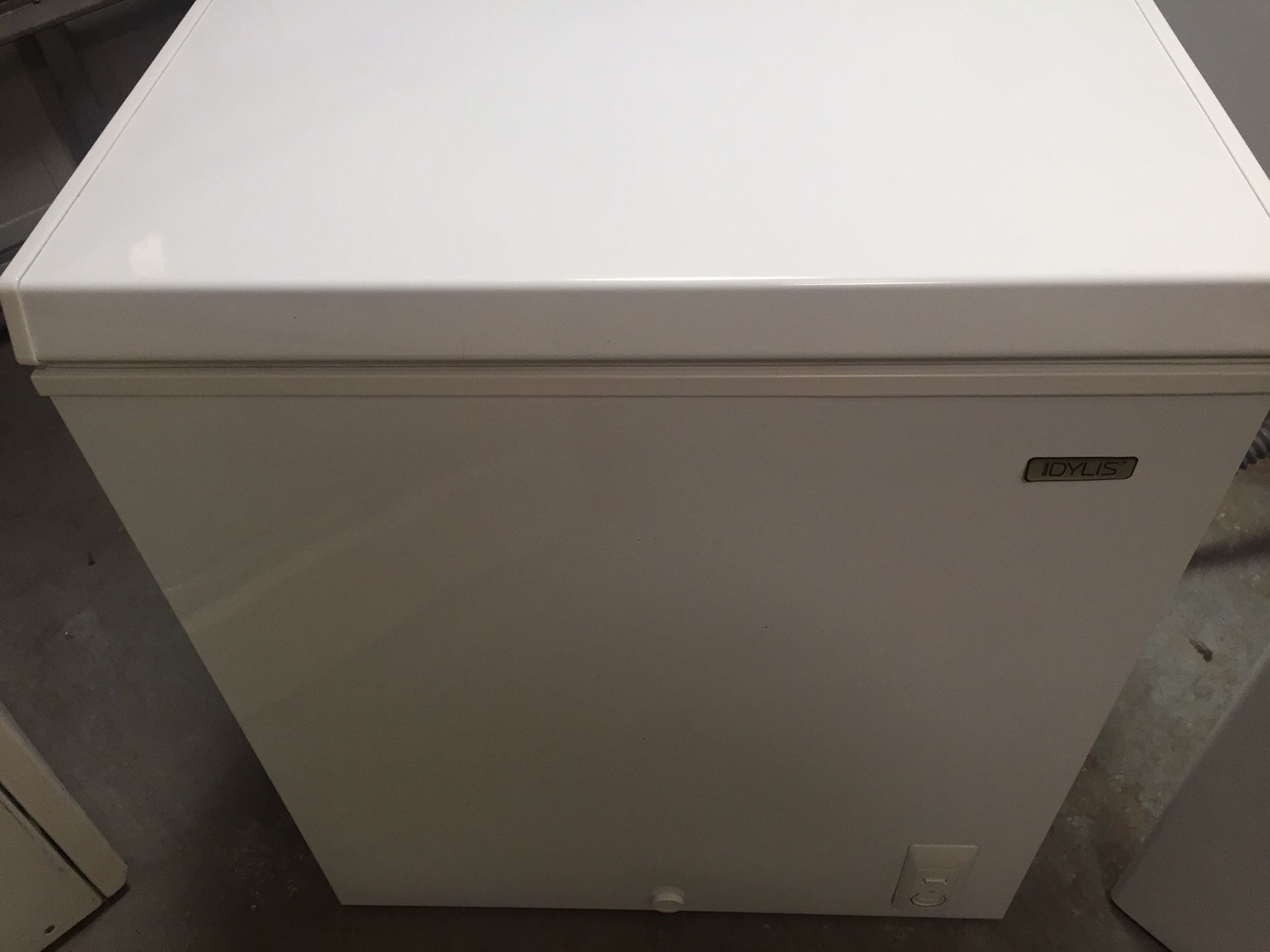 Idylis 5 cu ft chest freezer 2019 model. Ice cold.