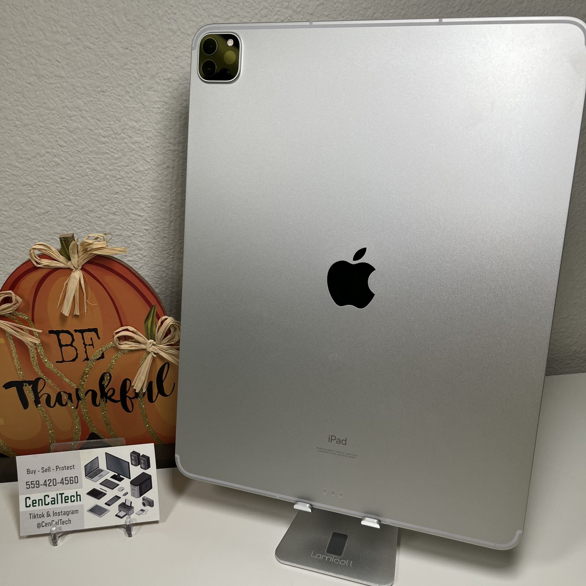 iPad Pro 12.9 inch 5th Gen 512gb Unlocked For Any Carrier. A Grade