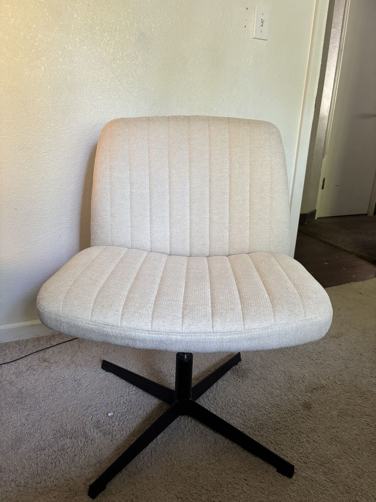 Modern, Cozy Officer Chair
