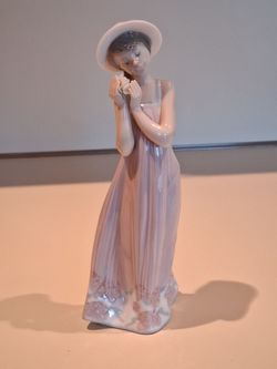 LLadro Retired Cindy Figurine 5646 Porcelain