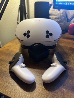 Meta Quest 3s VR Headset with Controllers