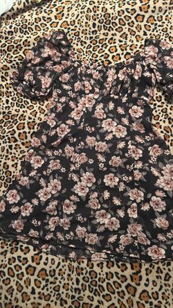 Women’s black floral print dress