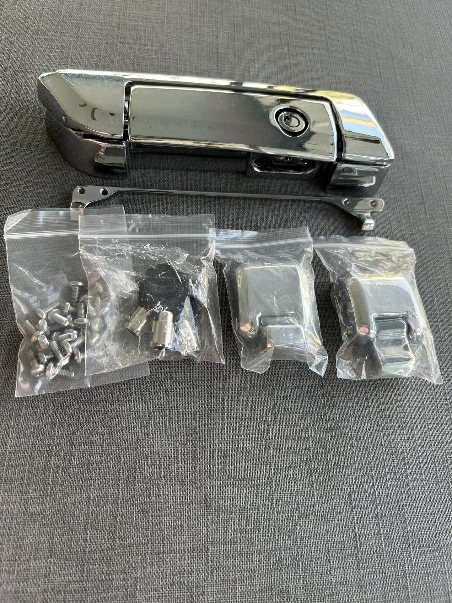 Motorcycle Saddlebag Handle With Lock