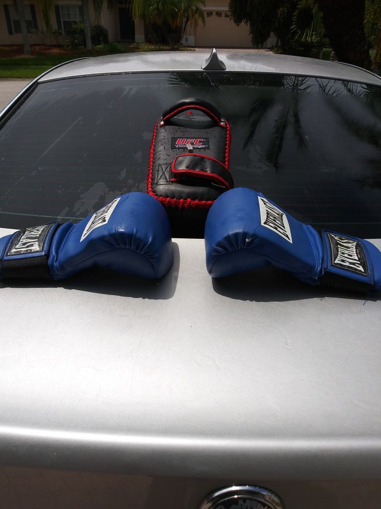 Boxing Gloves and UFC Punching Hand-Pad
