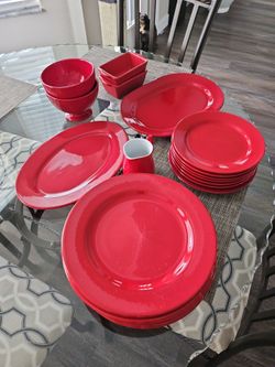 Red ceramic Dinnerware set 20 pieces.