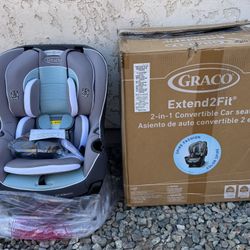 New! Graco Extend2fit 2-1 Convertible Carseat