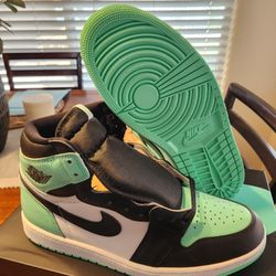 Jordan 1 High Green Glow