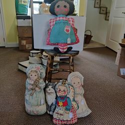 SET OF STUFFABLE PILLOW DOLLS