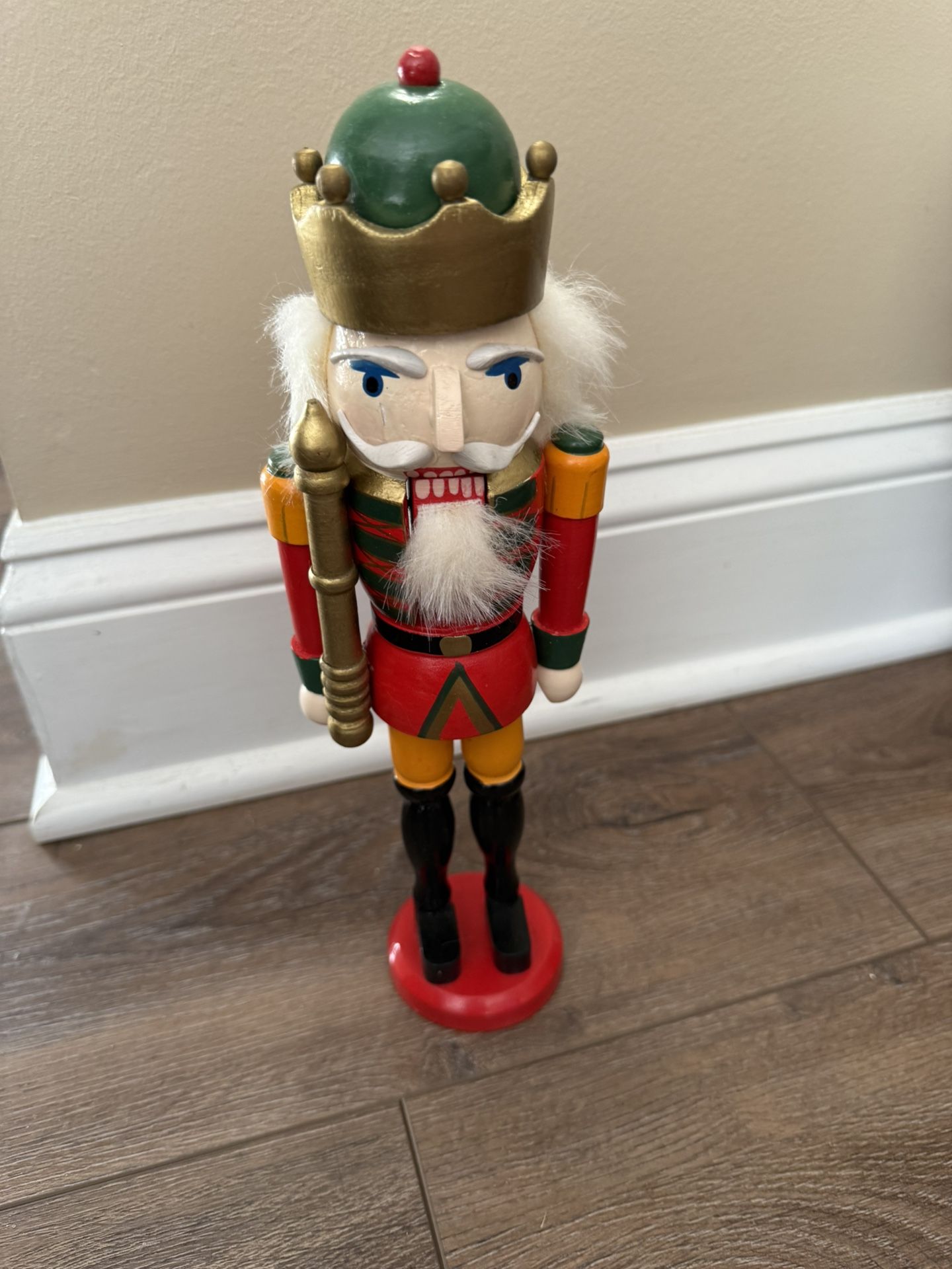 2 Nutcrackers