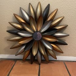 30 Inch Round Metal Wall Mount Decor