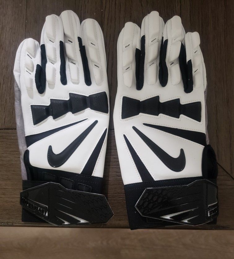 Nike Swoosh NFL Equipment Men's Football Lineman Gloves for Sale in  Hacienda Heights, CA - OfferUp