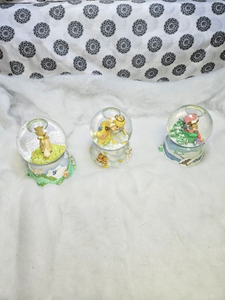 PRECIOUS MOMENTS Musical SNOW GLOBES