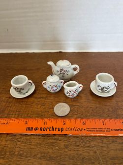 Vintage 1960's Japanese Mini 9 pc Porcelain Dollhouse / Toy Tea Set