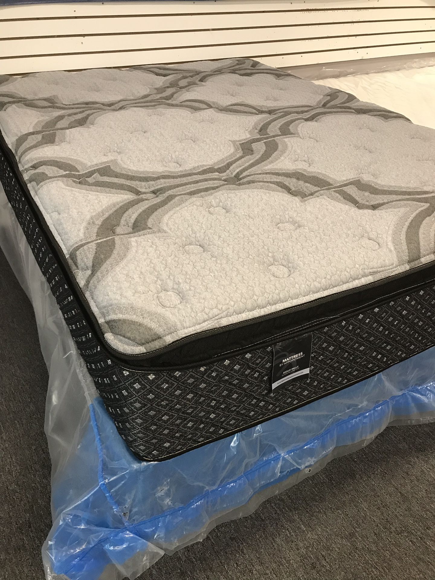 BLACK FRIDAY DEALS️MATTRESSES 5080 OFF for Sale in Lehigh Acres, FL