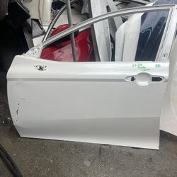 18-24 Toyota Camry Left Door