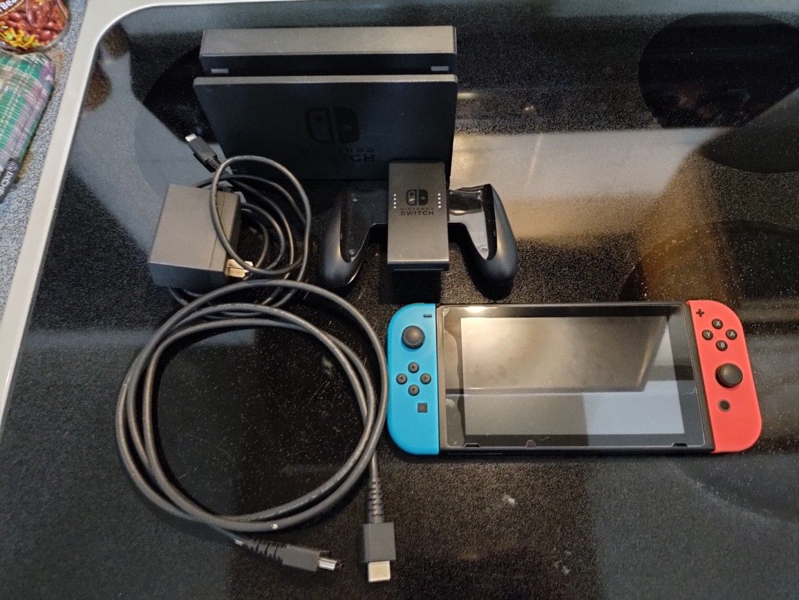 V1 Unpatched Hackable Nintendo Switch Like New